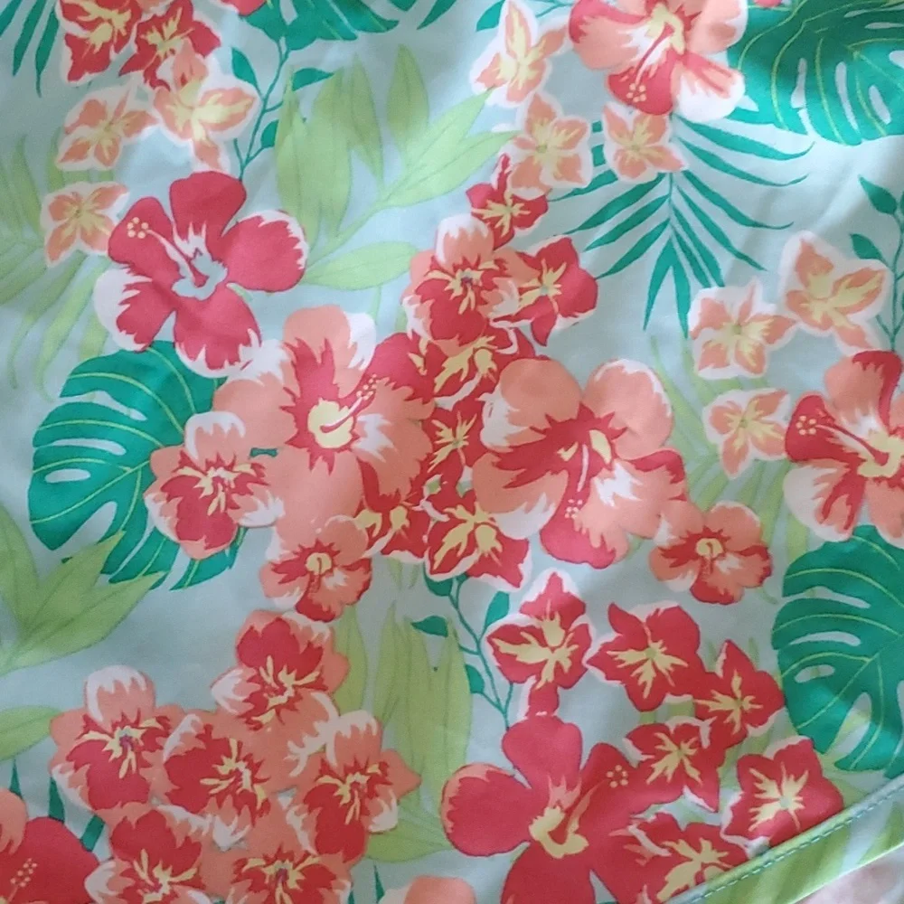 Danskin Now Athletic Shorts in‎ Hawaiian Coral with Inner Undies Size 14-16